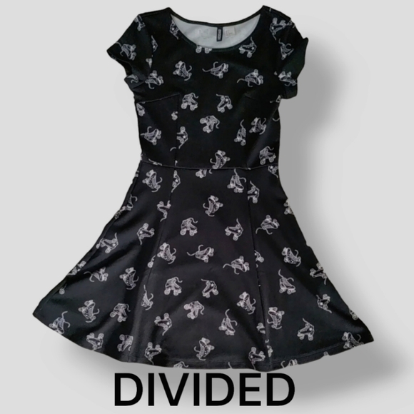 H&M Dresses & Skirts - DIVIDED by H&M Roller Skating Dress Size 4